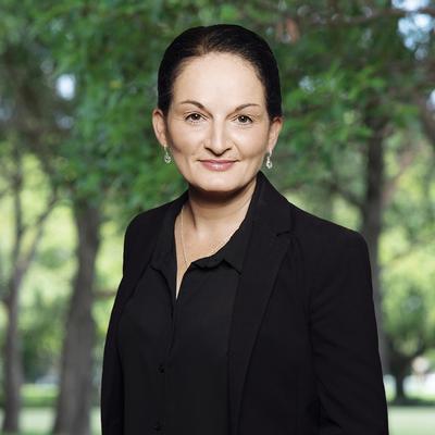 Elizabeth Hunter