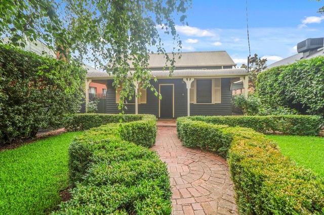 124 Docker  Street, NSW 2650