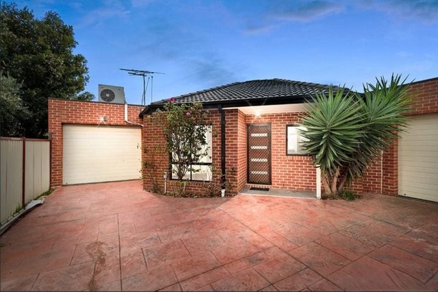 2/24 Newton Crescent, VIC 3075