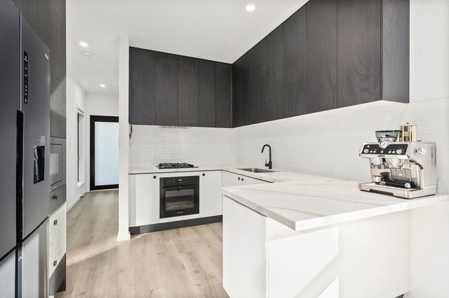 4/22 Foley Street, NSW 2500