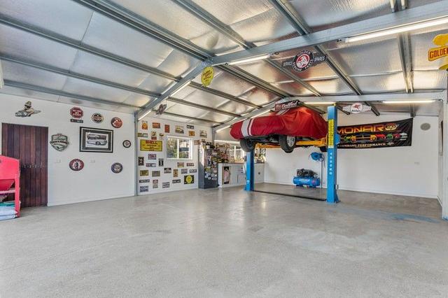 28 Halycon  Bend, VIC 3753