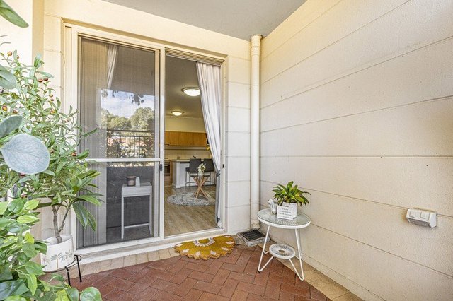 4/101 Grand Boulevard, WA 6027
