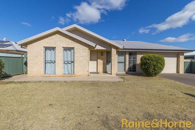 15A Dunheved Circle, NSW 2830