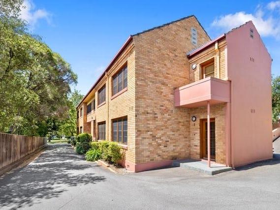 1/72 Canberra Avenue, ACT 2603