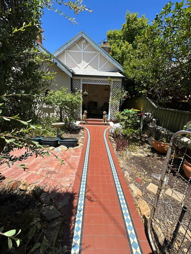 55 Raglan Rd, WA 6050