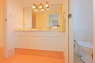 Bathroom (2010-07-23)