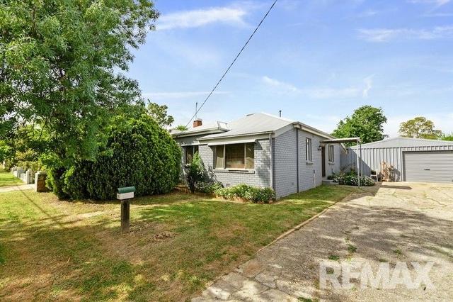 12 Sullivan Avenue, NSW 2650