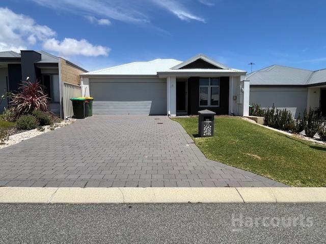 82 Adelong Avenue, WA 6174