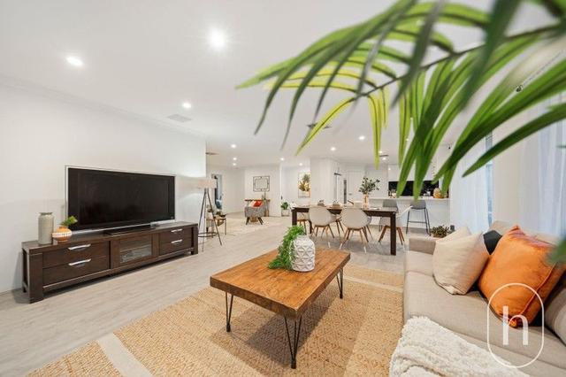 21 James Gilmour Way, WA 6065