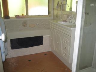 Bathroom (2006-11-10)