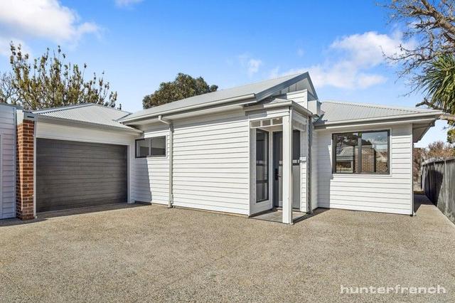 2/1 Almond Avenue, VIC 3012