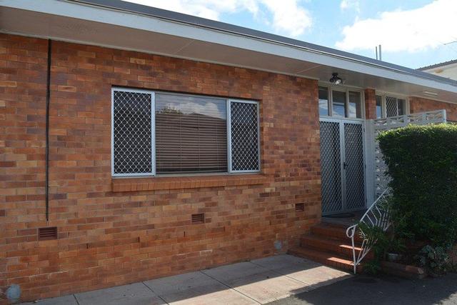 2/122a Russell Street, QLD 4350