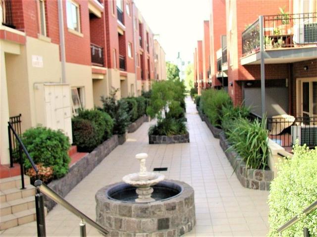 4/16 Mawbey St, VIC 3031
