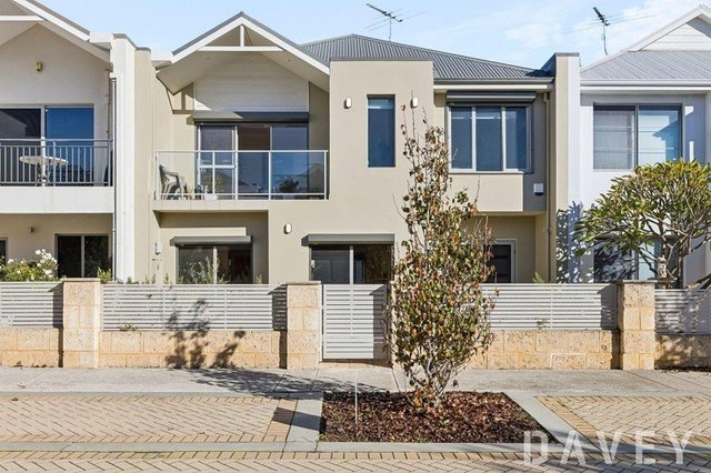 8 Fenian Pass, WA 6025