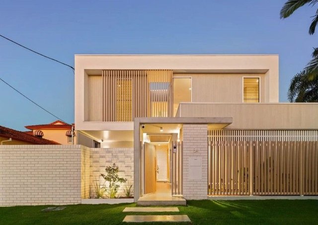 8A Harcourt Crescent, QLD 4215