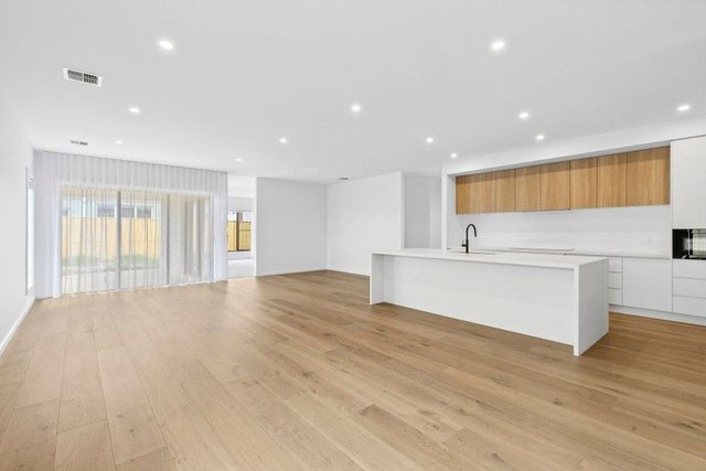 13 Albatross Grv, VIC 3225