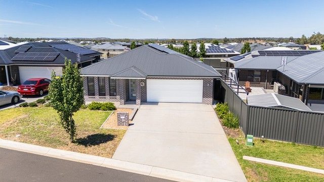 51 Bradford Circuit, NSW 2830