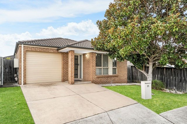 15 Orwell  Place, NSW 2570