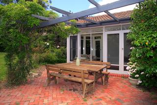 Outdoor Entertaining (2010-12-21)