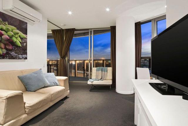 N302/241 Harbour Esplanade, VIC 3008
