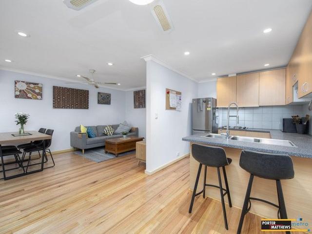7/4 Lomatia Way, WA 6058