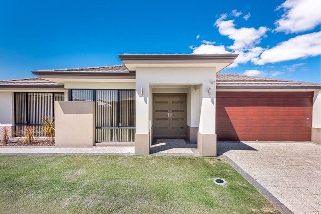 16 Hopetoun Bend, WA 6211