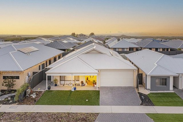 12 Luminous Crescent, WA 6034