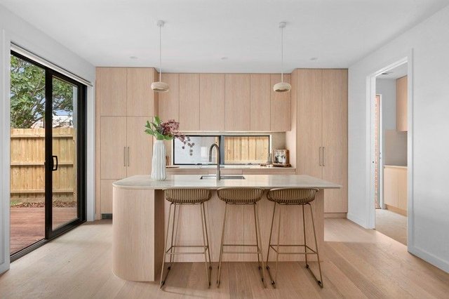 2/8 Arnold  Street, VIC 3057