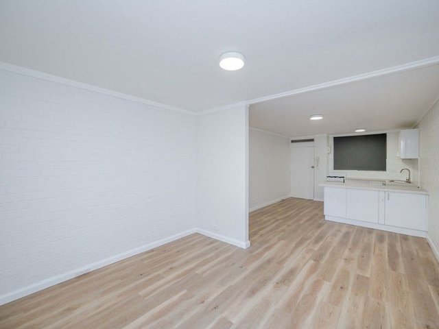 2/537 William Street, WA 6050