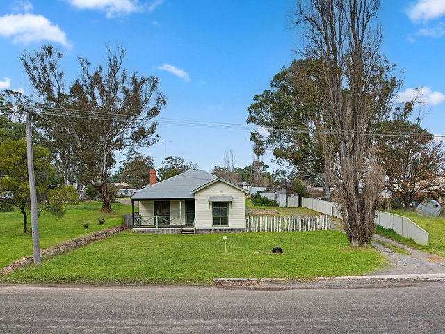 8 Railway Parade, NSW 2579