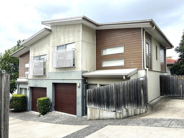 2/10 Lothian Street, QLD 4103