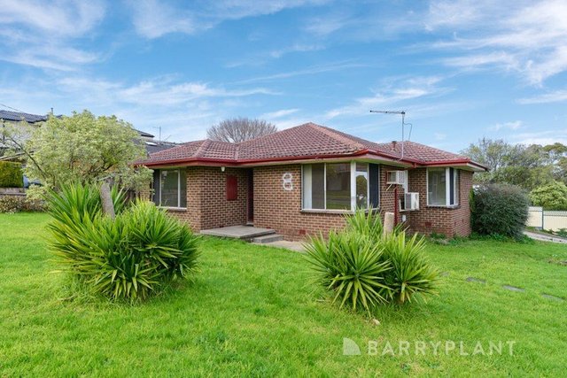 8 Silverton Drive, VIC 3174