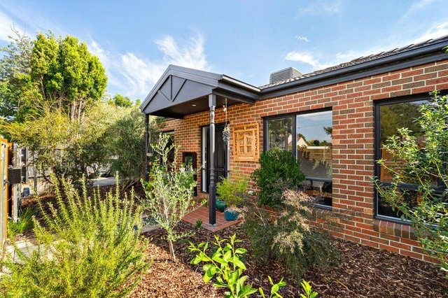 15 Molong Avenue, VIC 3188