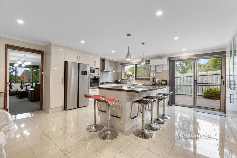 https://images.allhomes.com.au/property/photo/04277fb33113116cfb6c5274ad836cd5_hd.jpg