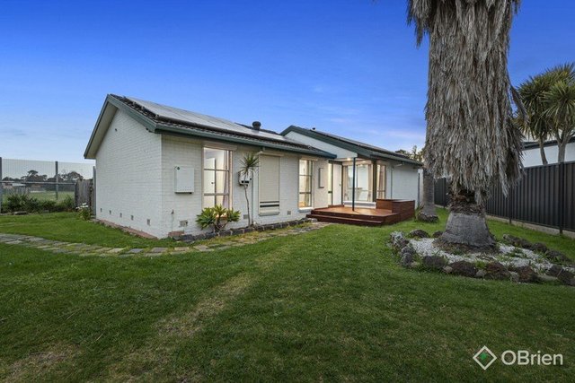10 Amalfi Drive, VIC 3802