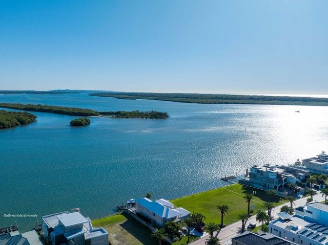 17 Knightsbridge   Parade, QLD 4216