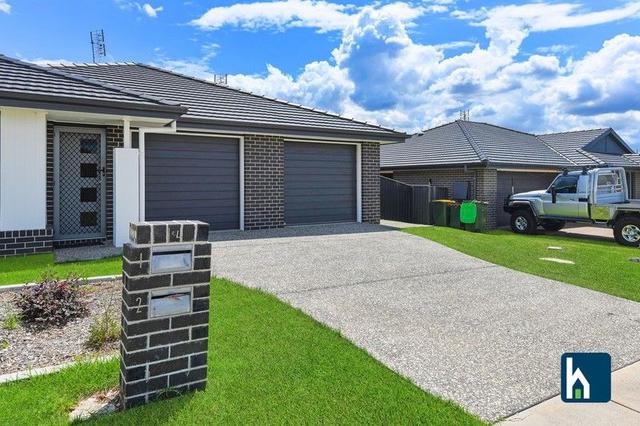2/14 Favell Street, NSW 2380