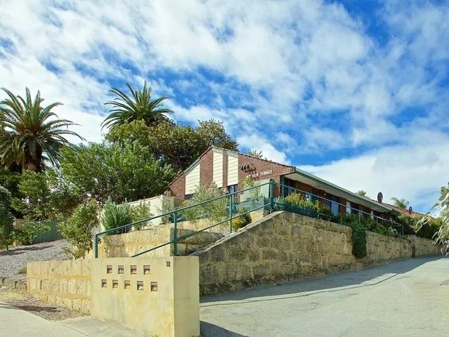 9/32 Clifton Crescent, WA 6050