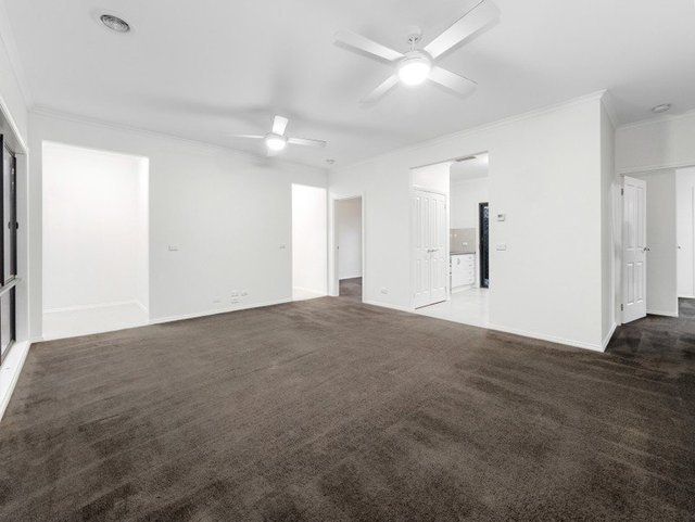2/10 Camphor Court, VIC 3177