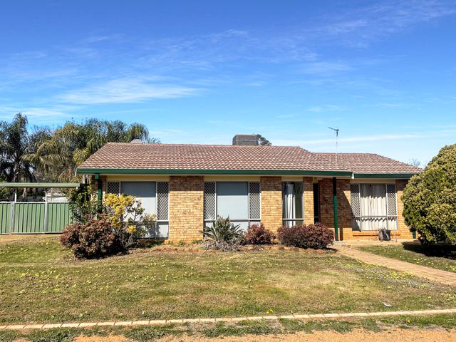 15 Oxley Circle, NSW 2830