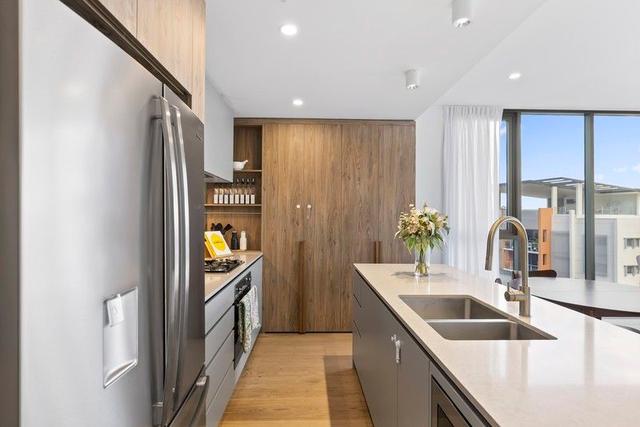 30703/9 Pidgeon Close, QLD 4101