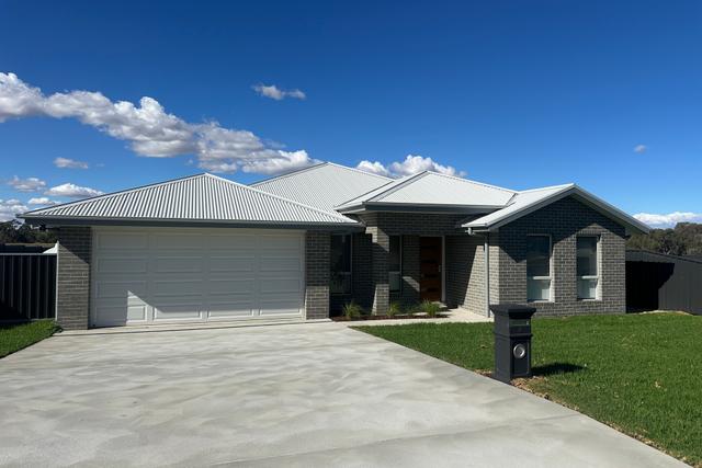 8 Louisa Street, NSW 2590