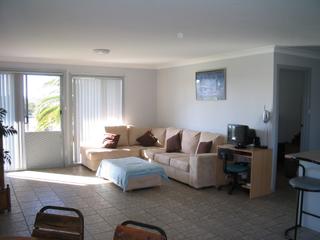 Lounge 1 (2007-05-12)