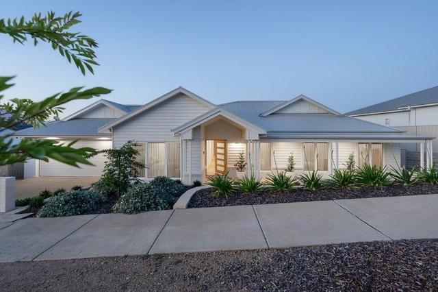 14 Wake Drive, NSW 2650