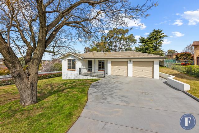 10 Charles Crescent, NSW 2594