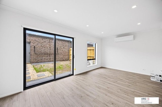 4 Flank Walk, VIC 3336