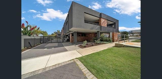 4/3 Paget St, WA 6163