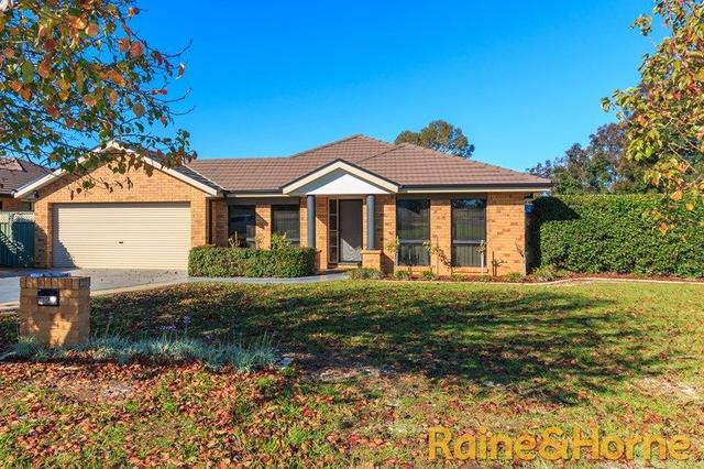 2 Savoy Place, NSW 2830
