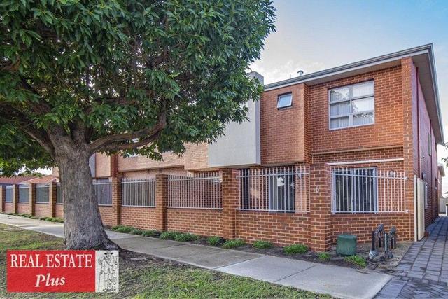 4/6 Sampson Close, WA 6056