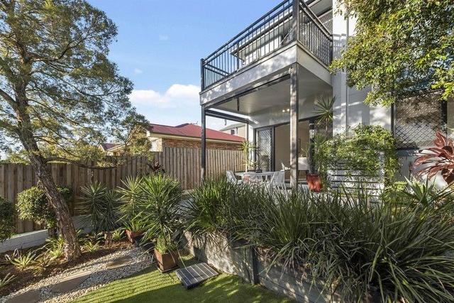 2/28 Oakwood Street, QLD 4103